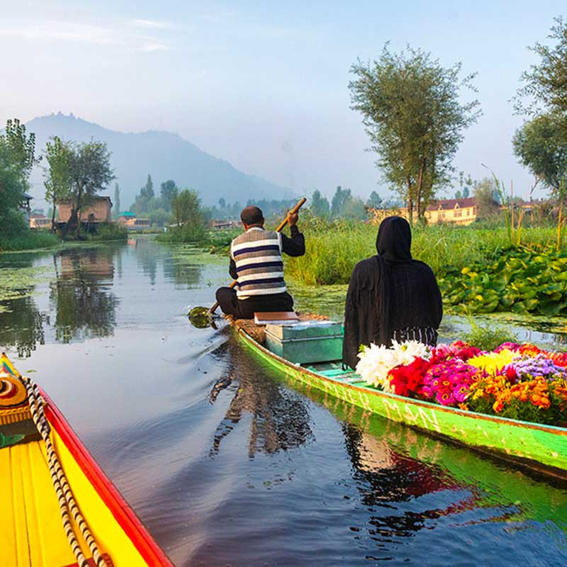 Vehetable market on lake